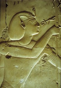 Starověký Egypt, Nástěnná malba/řezba, Seti I. přijímající život, symbolizovaný kotníkem, Chrám Setiho I., Abydos od School Egyptian