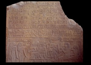 Egyptský starověk: pohřební stéla pokrytá nápisem v kódovém jazyce ve formě hieroglyfů. Paříž, muzeum Louvre od School Egyptian
