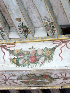 Detail malovaných trámů (lakované dřevo) od School French