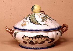 Tureen od Leboeufa et Milliet, zdobené Rousseauem podle Bracquemondových návrhů (fajáns) od School French