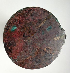 Zrcadlo z hrobu I (b) v Nymphaeum na Krymu (bronz)