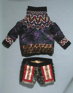 Dámská bunda a šortky, z Grónska (textil) od School Inuit