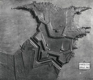 Reliéfní mapa benátské pevnosti v Spinalonga, Kréta v roce 1619 (černobílá fotografie) od School Italian