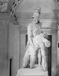 Menelaos podpírající tělo Patrokla, kopie řeckého originálu (mramor) od School Italian