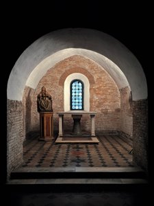 Pohled na první kapli kostela svatých Vincenta a Anastasia, 625-1221 Opatství Tre Fontane (Opatství Tre-Fontane nebo Opatství Tří fontán) poblíž Říma Itálie (Pohled na první kapli kostela sv. Vincenta a Anastasia , 625-1221 Tre Fo od School Italian