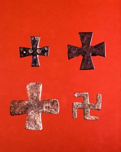 Lombardské kříže 6. a 7. století. Museo di Cividale Friuli. od School Lombard