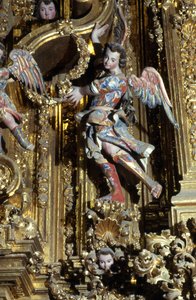 Detail výzdoby Churrigueresque (malovaná omítka)