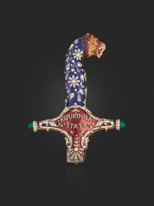 Jílec státního meče maharaje Jagatjit Singha z Kapurthala, kolem roku 1900 (smalt, diamanty a rubíny)
