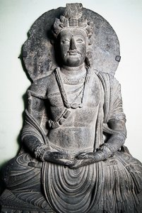 Kamenná socha zobrazující Buddhu, umění Gandhara, Péšávar, Pákistán,