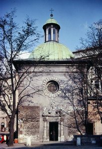 Kostel sv. Adalberta, původně postavený ve 12. století, modernizovaný v 18. století (foto) od School Polish