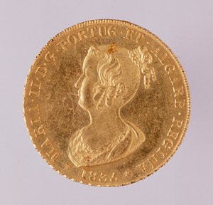 Zlatá koruna portugalské královny Marie II (1819-1853) 1835. Diam. 3,1 cm Neapol, archeologické muzeum od School Portuguese