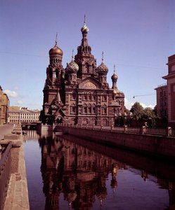 Architektura: pohled na kostel Nejsvětějšího Spasitele a Sang Verse realizovaný v letech 1883 až 1907. Petrohrad. Rusko od School Russian