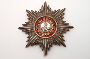 Ruské vojenské vyznamenání řádu svatého Alexandra Něvského, vytvořené v roce 1725. 2. ruský řád. Motto: „Za úsilí a vlast““. od School Russian