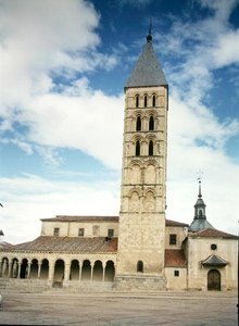 Exteriér kostela San Esteban od School Spanish