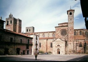 Pohled na katedrálu z Plaza Mayor, postavená 1150-14 století (foto) od School Spanish