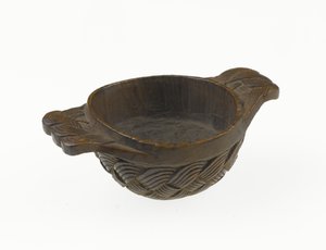 Quaich, dřevěná horská mísa nebo nádoba na pití se dvěma oky, cca 1700 (dřevo) od Scottish School