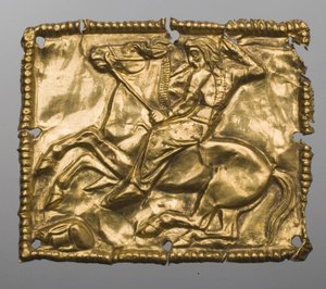 Art des steppes - Skytské umění: Plaketa zobrazující loveckou scénu. Zlato, rozměr : 5,2x4,2, 5.-4. století před naším letopočtem, Státní Ermitáž, Petrohrad od Scythian