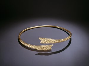 Točivý moment se lvy útočícími na kance na koncích (zlato) od Scythian