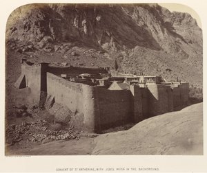 Klášter svaté Kateřiny, v pozadí Jebel Músá
