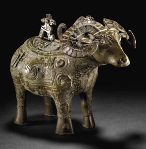 Rituální nádoba na víno ve tvaru berana, Gong (bronz)