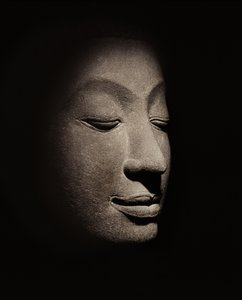 Buddhova hlava z raného období Ayutthaya