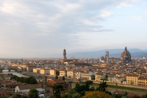 Itálie, Toskánsko, Florencie, výhled na město z Piazzele Michelangelo., 2022 (foto)