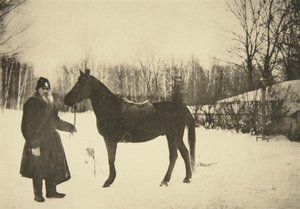 Ruský autor Leo Tolstoj s koněm, Yasnaya Polyana, poblíž Tuly, Rusko, 1905.