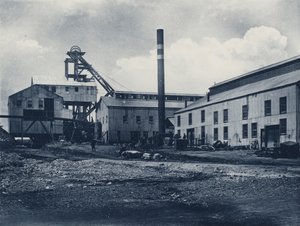 Head Gear atd., Langlaagte Royal Gold Mining Company (č/b foto) od South African Photographer