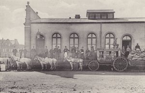 Historic Views, The Last Coach with English Mail and Old Post Office (č/b foto) od South African Photographer