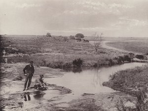 Rýžování rudy k objevování zlata (černobílá fotografie) od South African Photographer