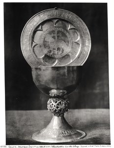 Kalich a eucharistický talíř, patřící opatovi Pelage konec 12. a začátek 13. století (stříbro) od Spanish School
