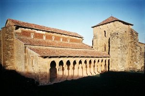 Kostel San Miguel de Escalada, založený v roce 913 od Spanish School