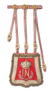 Sabretache of Joseph-Napoleon Bonaparte, král Španělska, před rokem 1813 (červená marocká kůže s vyšívaným zlatem a pozlacenými mosaznými pasparty) od Spanish School