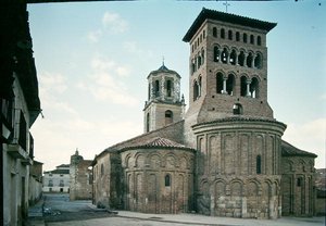 Pohled na kostel San Tirso od Spanish School