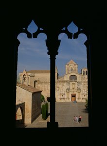 Pohled na kostel uvnitř kláštera, zahájený v roce 1161 od Spanish School