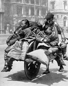Čínská rodina na voze, 1936.