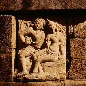 Reliéf páru Mithuna v Isurumuniya od Sri Lankan School