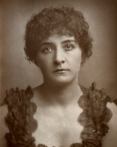 Julia Gwynne , britská operní zpěvačka a herečka, 1884
