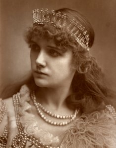 Marion Hood , britská sopranistka operní a muzikálová divadelní zpěvačka, 1884.