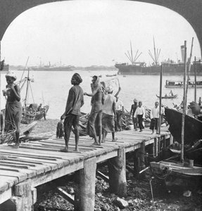 Přistávací plocha na řece Irrawaddy, Rangún, Barma, 1908 od Stereo Travel Co