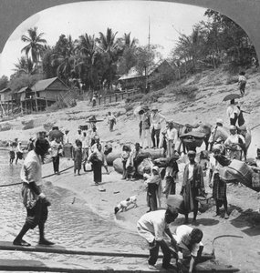 Cestující nalodění na parník Irrawaddy, Mada, Rangún, Barma, 1908