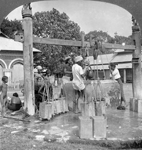 Veřejné studny, Mandalay, Barma, 1908.
