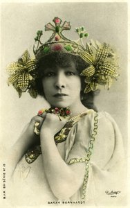Henriette Rosine Bernard aka Sarah Bernhardt (1844-1923) jako „Vzdálená princezna“, hra Edmonda Rostanda. (černobílá fotografie) od Studio Reutlinger