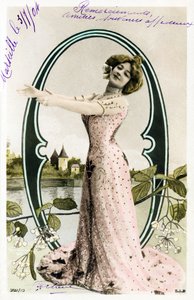O b: Agustina Otero Iglesias, alias Caroline Otero zvaná La Belle Otero, zpěvačka, kabaretní tanečnice a významná kurtizána z Belle Epoque - Abeceda na pohlednici