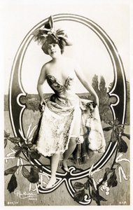 Otázka: Marcelle Yrven, francouzská herečka - Divadla: Palais Royal, Folies Dramatiques, Paříž - Abeceda na pohlednici od Studio Reutlinger