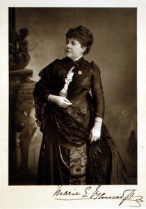 Marie Effie Wilton Bancroft (1839-1921), herečka a divadelní manažerka, portrétní fotografie (černobílá fotografie)