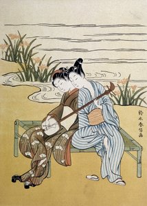 Šamisen: pár hrající šamisen (nebo samisen: loutna s dlouhým rukávem se třemi strunami) – od Harunoboua, v „Japan artistique““, červenec 1890 od Suzuki Harunobu