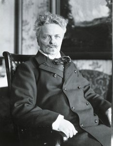 August Strindberg ve svém domě ve Stockholmu (černobílá fotografie)