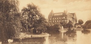 Malmö: část zámeckého parku s muzeem (čb fotografie) od Swedish Photographer
