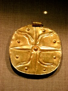 Palestinsko-syrský přívěsek z Kanaánu, cca 1750 př. n. l. (zlato)